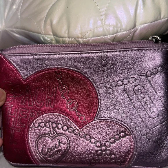 NWOT coach Purple Heart wristlet cokes with two keychains pink interior - Picture 5 of 6